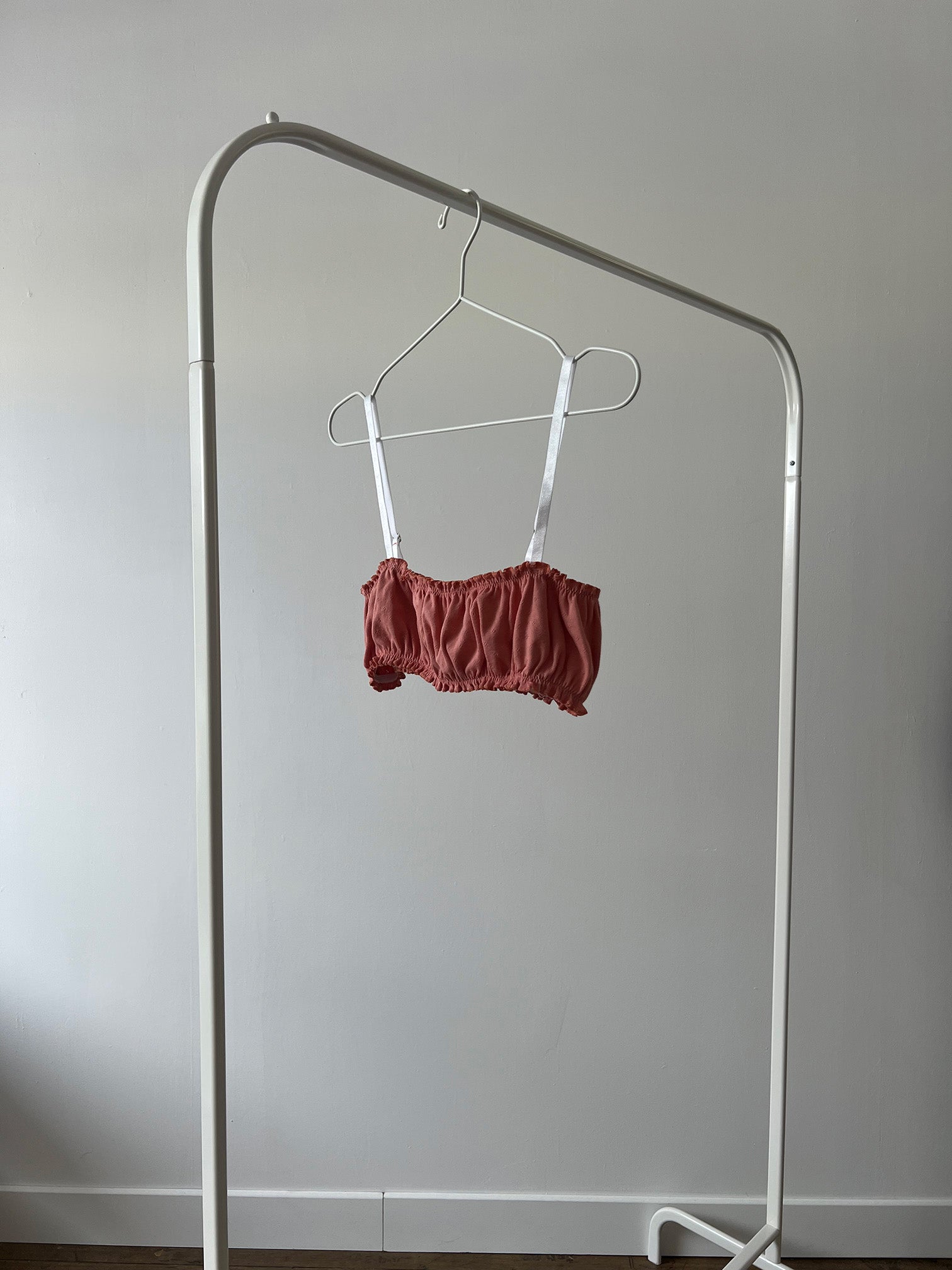 brassière Pauline en jersey pointelle corail sur ceintre