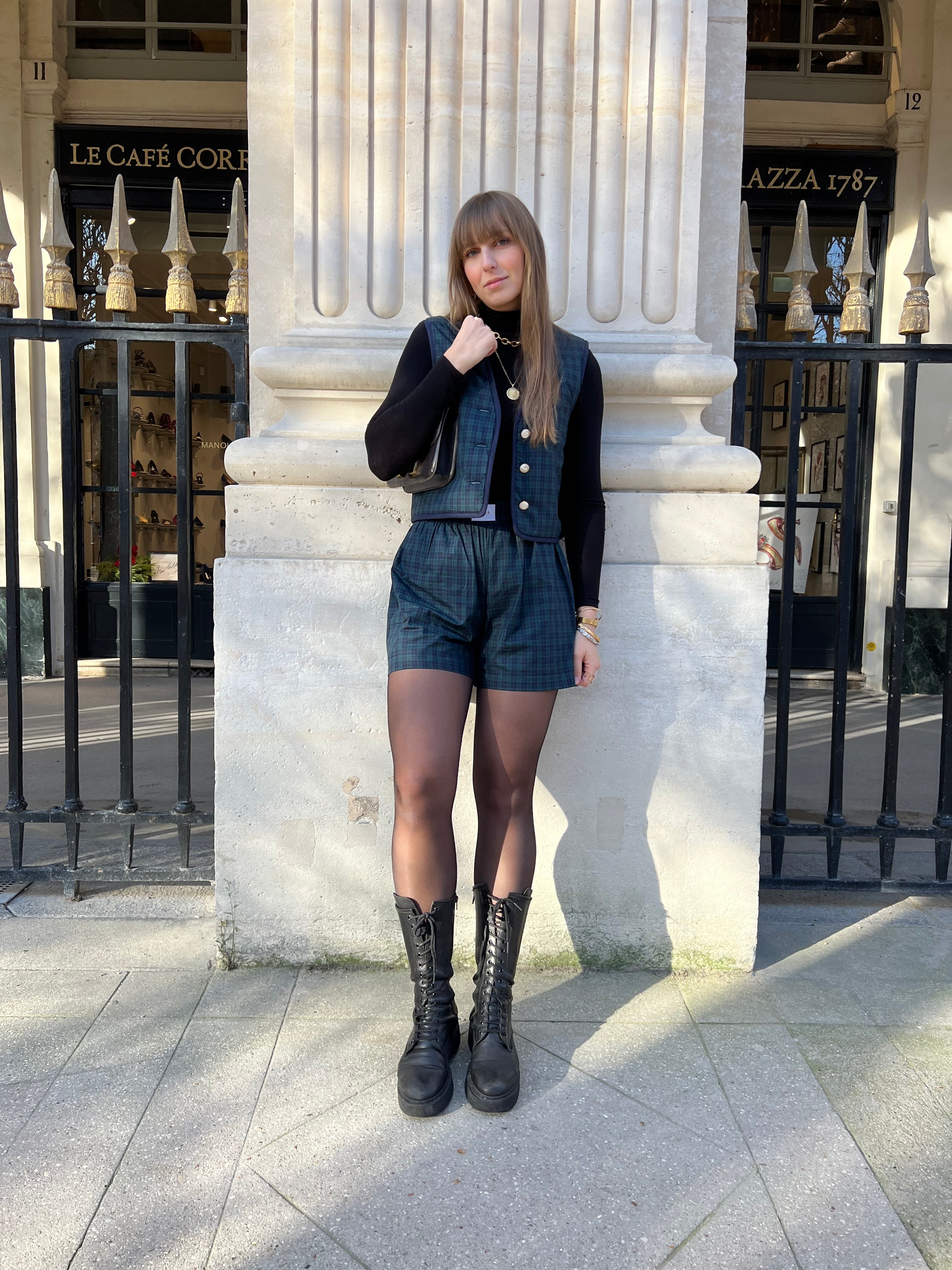 Look gilet et short en popeline à carreaux