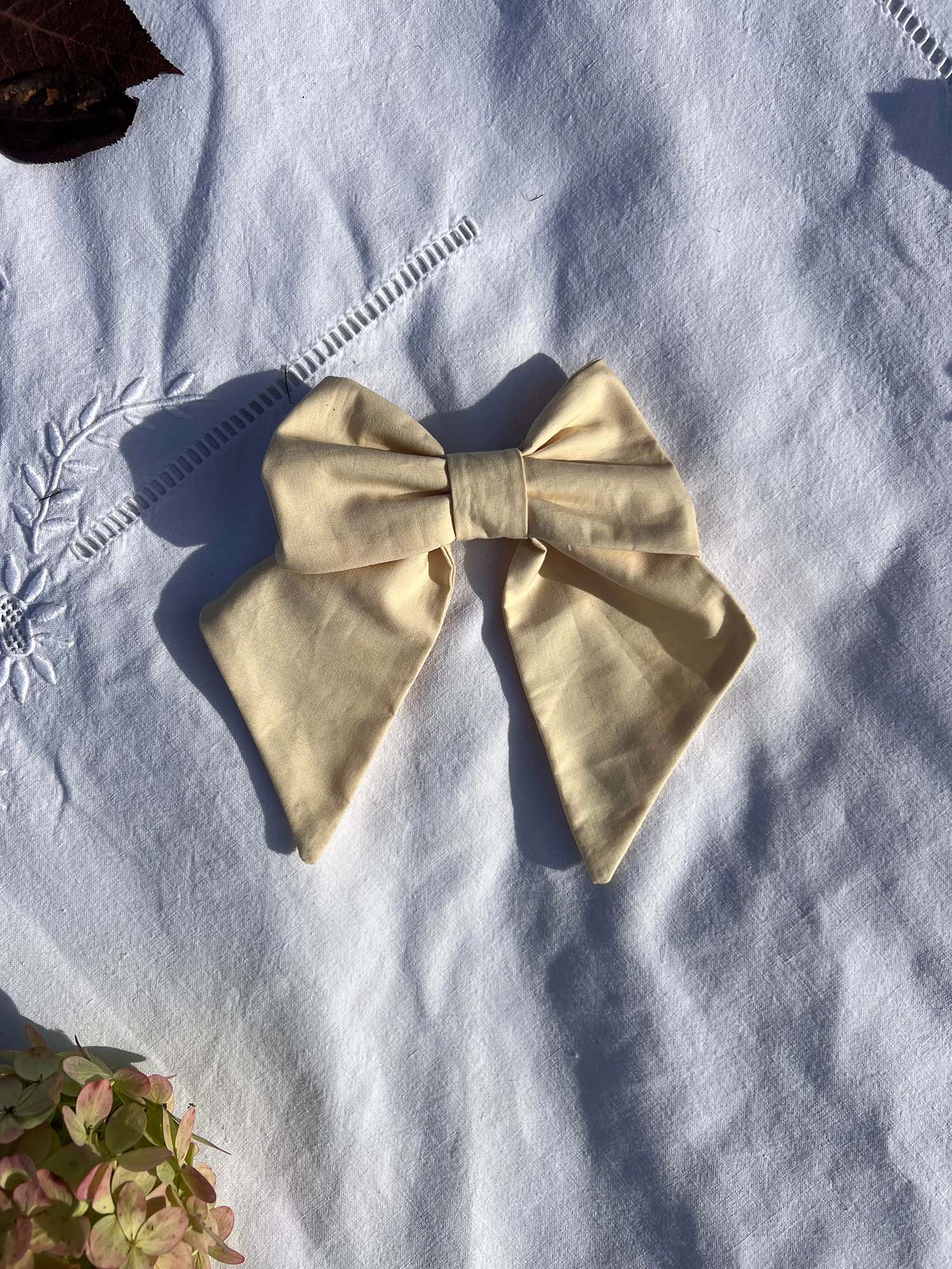 Nœud cheveux en popeline jaune ALBA – accessoire mode parisienne