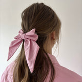 nœud à cheveux en popeline rose porté