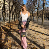 Look pantalon rose, et débardeur blanc en jersey pointelle, confortable.