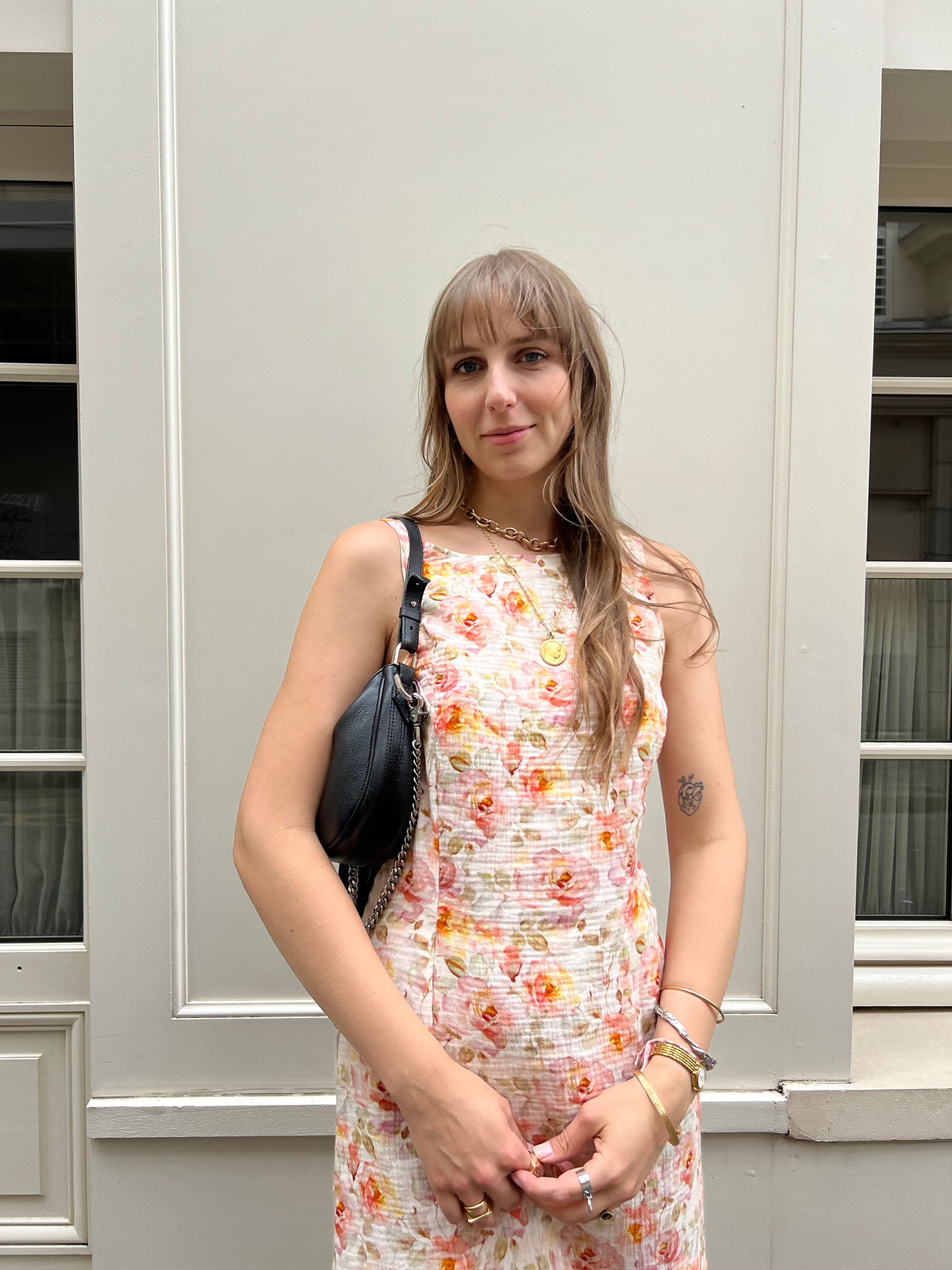 Style parisien féminin – robe Délicate fleurs orange ALBA au motif floral