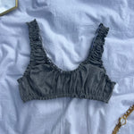 brassière rosalie en jersey pointelle gris posé sur un draps
