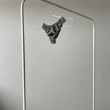 tanga rosalie en jersey pointelle gris posé sur portant