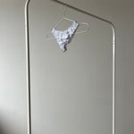 tanga rosalie en jersey pointelle blanc posé sur portant