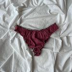 Tanga, culotte en jersey pointelle framboise à plat